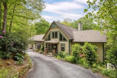LAKEFRONT living and mountain tranquility in this beautifully - photo 3