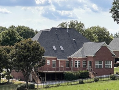 Welcome to this stunning 5 bedroom PLUS flex space home in - photo 3