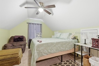 Welcome home to this meticulously maintained, move-in ready - photo 25