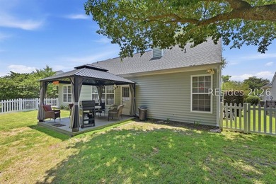 Welcome home to this meticulously maintained, move-in ready - photo 27