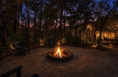 This 4bd PLUS carriage house is tucked away on a secluded - photo 3