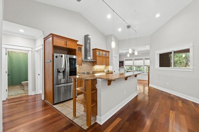This 4bd PLUS carriage house is tucked away on a secluded - photo 7