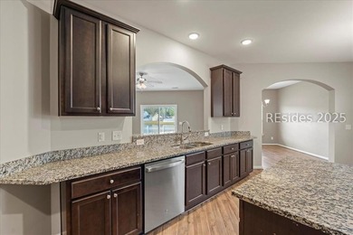 Stunning, move-in-ready 3-bedroom, 2.5-bath home in sought-after - photo 10