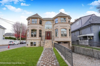 WELCOME TO YOUR DREAM COLONIAL HOME LOCATED IN THE HEART OF - photo 1