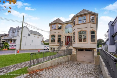 WELCOME TO YOUR DREAM COLONIAL HOME LOCATED IN THE HEART OF - photo 2