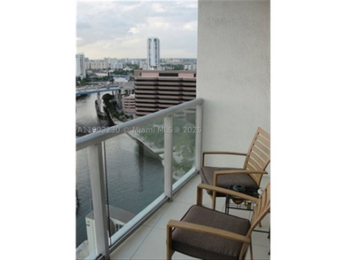 CORNER unit, large 1,212 sq ft, 2 beds / 2.5 baths, tastefully - photo 5