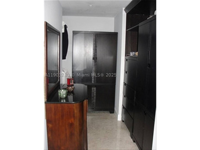 CORNER unit, large 1,212 sq ft, 2 beds / 2.5 baths, tastefully - photo 6