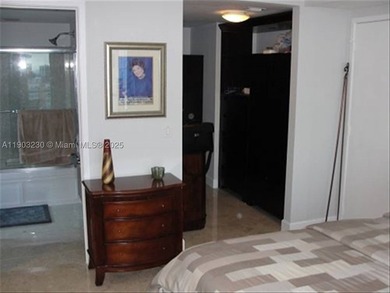 CORNER unit, large 1,212 sq ft, 2 beds / 2.5 baths, tastefully - photo 8