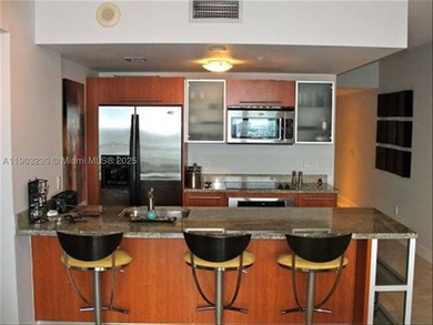 CORNER unit, large 1,212 sq ft, 2 beds / 2.5 baths, tastefully - photo 10