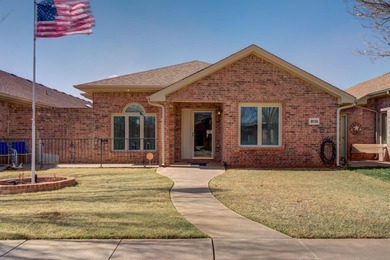 Welcome Home to *Garden Home Magnifique*! This Truitt Craft