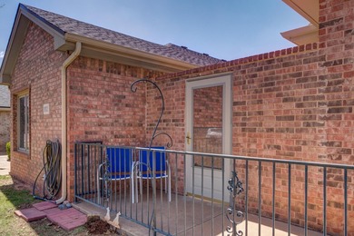 Welcome Home to *Garden Home Magnifique*! This Truitt Craft