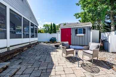 Looking for a beach house or one that feels like it! This home - photo 4