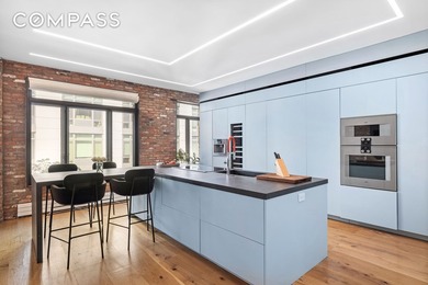 A private keyed elevator opens directly into this expansive SoHo - photo 4
