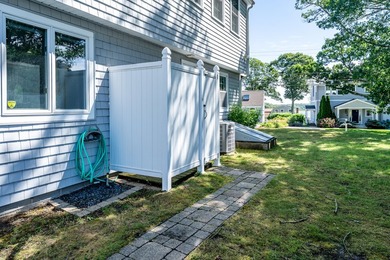 Looking for a beach house or one that feels like it! This home - photo 6