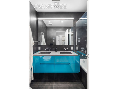 A private keyed elevator opens directly into this expansive SoHo - photo 8