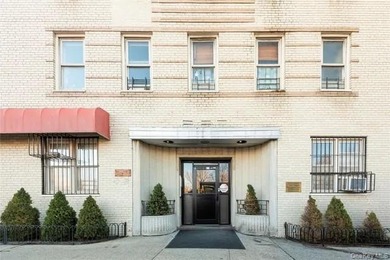 Welcome to 2190 Boston Rd, Apt 5K in the Pelham Parkway section - photo 1