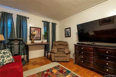 Welcome to 2190 Boston Rd, Apt 5K in the Pelham Parkway section - photo 6