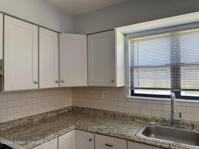 Welcome to 27 Bradley Court most sought Willowbrook, Near - photo 4