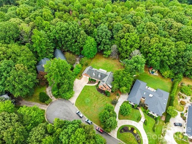 Don't miss out on this charming family home and what it has to - photo 2