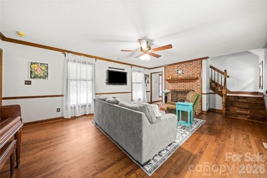 Don't miss out on this charming family home and what it has to - photo 6