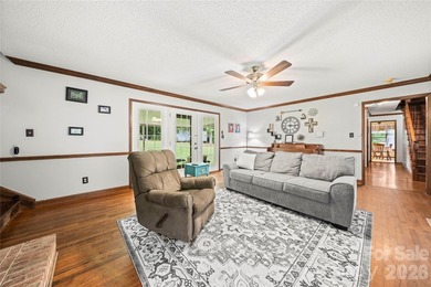 Don't miss out on this charming family home and what it has to - photo 7