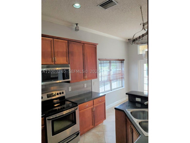 Beautifully maintained 3-bedroom, 2-bath home with a 2-car - photo 7