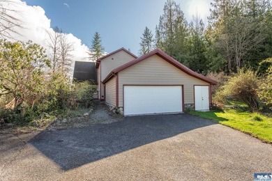 Spacious and beautifully updated 3-bedroom, 3-bath home on 2.80 - photo 11