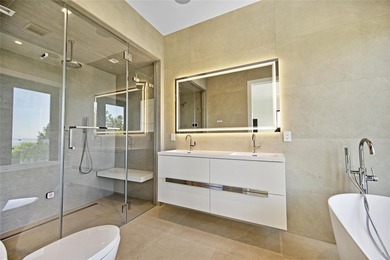 Breathtaking Waterfront Estate with Panoramic Bay Views. Located - photo 12