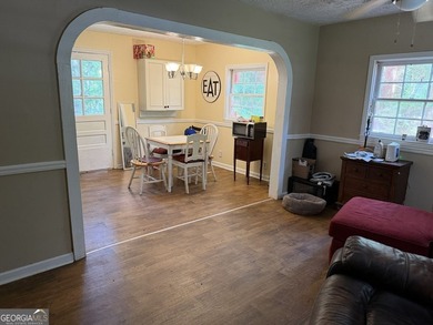 This charming 2 bedroom 1 bath home is on an appealing partially - photo 4