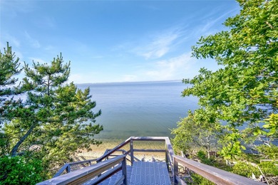 Breathtaking Waterfront Estate with Panoramic Bay Views. Located - photo 16
