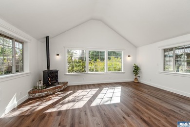 Spacious and beautifully updated 3-bedroom, 3-bath home on 2.80 - photo 19