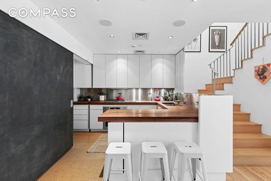 Welcome to Residence 2S/3S at 16 Desbrosses Street, a cavernous - photo 10