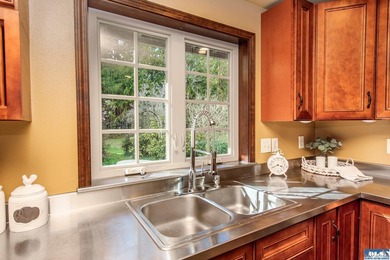 Spacious and beautifully updated 3-bedroom, 3-bath home on 2.80 - photo 27