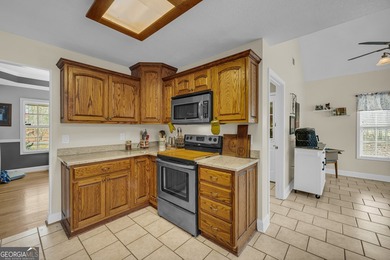 This 3 bedroom, 2 bath home is located in the lovely Hillandale - photo 30