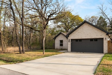 2 fenced lots, 1 great house! Priced well below Henderson County - photo 2