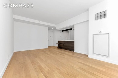 Welcome to this refined studio/home office, one-bathroom - photo 9