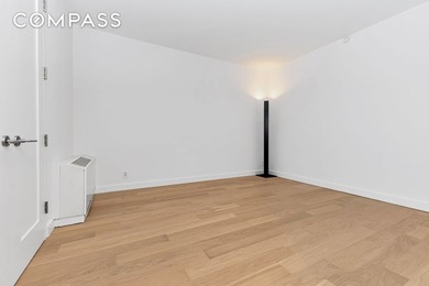 Welcome to this refined studio/home office, one-bathroom - photo 10