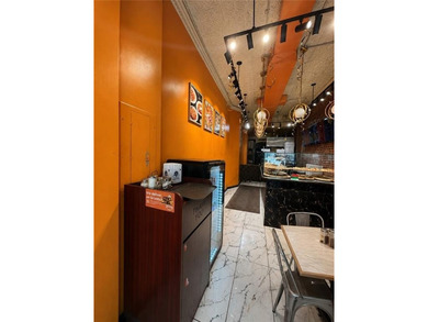 Exceptional opportunity to acquire a fully equipped pizzeria in - photo 2