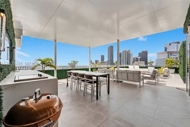 Unique, modern multi-level penthouse in the highly desirable - photo 2