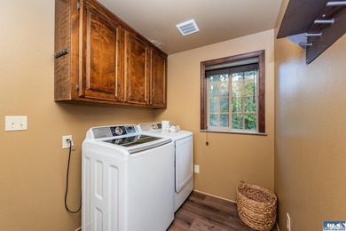 Spacious and beautifully updated 3-bedroom, 3-bath home on 2.80 - photo 47