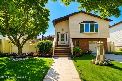 Welcome to 52 Vineland Avenue located in Huguenot. Spacious & - photo 1