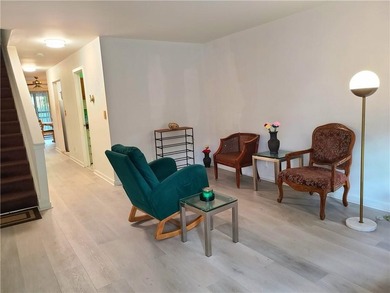Very Nice AND Highly Affordable One Family Semi-Detached Home in - photo 2