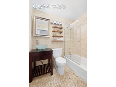 A rare opportunity to own a beautifully renovated loft-style - photo 4