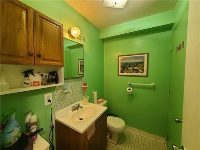 Very Nice AND Highly Affordable One Family Semi-Detached Home in - photo 5