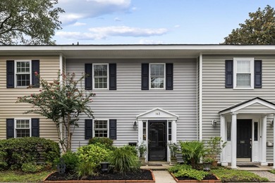 (private lake, pond, coastal) Townhome/Townhouse Active Under Contract in Mount Pleasant South Carolina