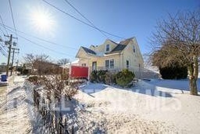 PRIME LOCATION! Well-maintained, spacious, professional office - photo 4