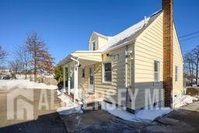 PRIME LOCATION! Well-maintained, spacious, professional office - photo 8