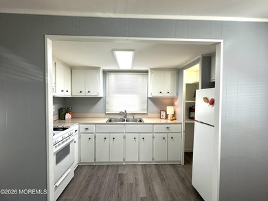 Charming 3-bedroom mobile home located in Princeton Beach - photo 1