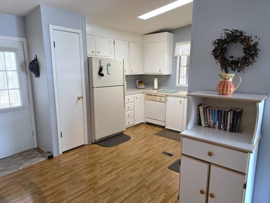 THIS HOME IS ON LEASED LAND WITH A MONTHLY LOT RENT AT $650 AND - photo 22