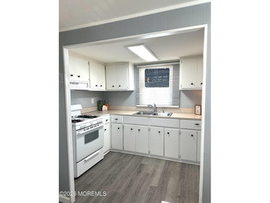 Charming 3-bedroom mobile home located in Princeton Beach - photo 4
